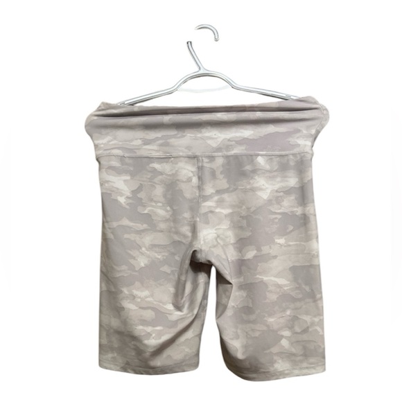 Womens h&m camo bike shorts size medium! - Picture 2 of 2